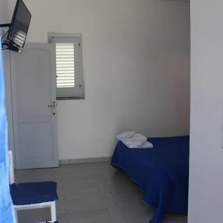 Mit Panoramaterrasse Nur Wenige Gehminuten Von Allen Dienstleistungen, Und Kommerziellen Hafen Lipari (Isola Lipari)