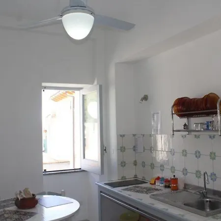 Mit Panoramaterrasse Nur Wenige Gehminuten Von Allen Dienstleistungen, Und Kommerziellen Hafen Apartmán Lipari (Isola Lipari)