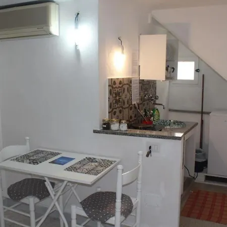Mit Panoramaterrasse Nur Wenige Gehminuten Von Allen Dienstleistungen, Und Kommerziellen Hafen Apartmán Lipari (Isola Lipari)