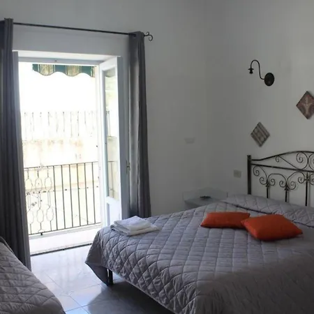 Mit Panoramaterrasse Nur Wenige Gehminuten Von Allen Dienstleistungen, Und Kommerziellen Hafen Apartmán Lipari (Isola Lipari)