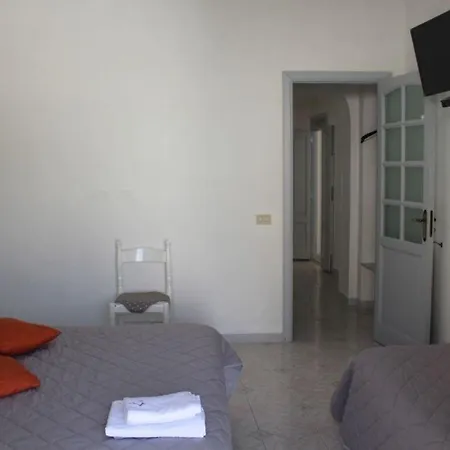 Mit Panoramaterrasse Nur Wenige Gehminuten Von Allen Dienstleistungen, Und Kommerziellen Hafen * Lipari (Isola Lipari)