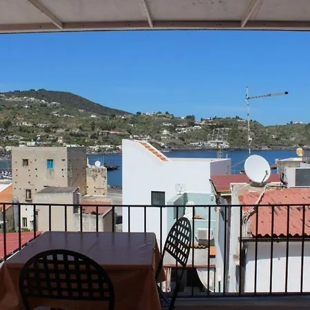Mit Panoramaterrasse Nur Wenige Gehminuten Von Allen Dienstleistungen, Und Kommerziellen Hafen Apartmán Lipari (Isola Lipari)